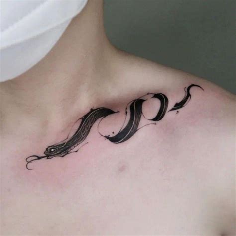 tattoo en la clavicula hombre|Clavícula tattoo hombre